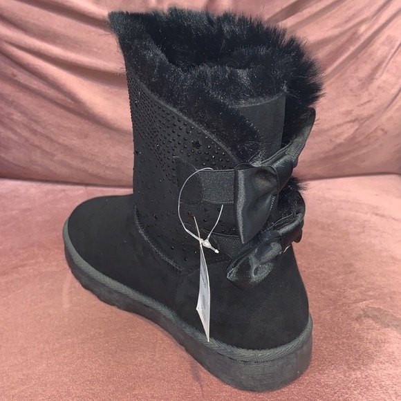 RHINESTONE 2 BOW BLACK FUR BOOTS - Picture 8 of 11